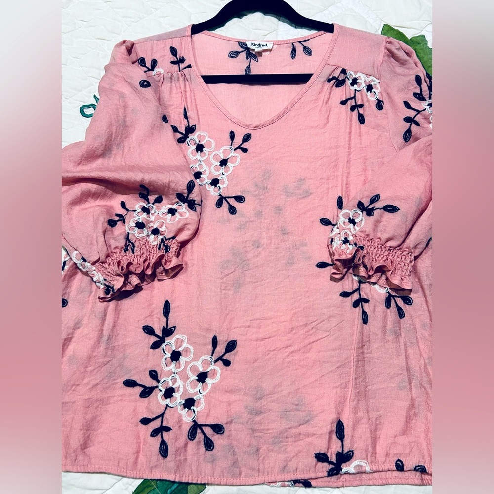 Kindred petite Pink Floral Embroidered Women's Top size L